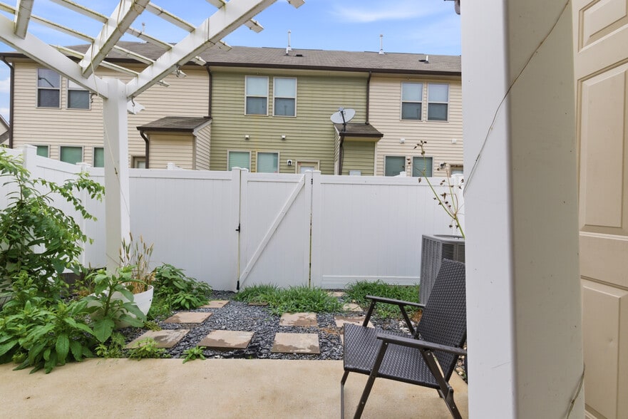 Building Photo - 4203 Virginia Colony Dr