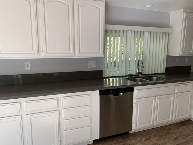 Building Photo - 13742 Grand Isle Dr