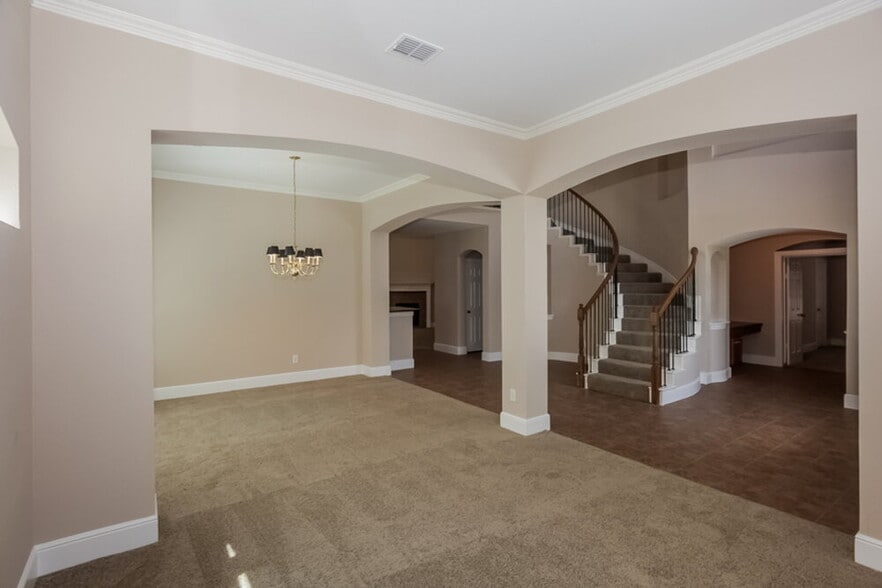 Building Photo - 3405 Marymount Dr