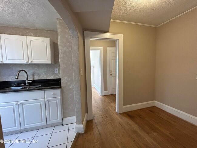 Building Photo - 2619 College St