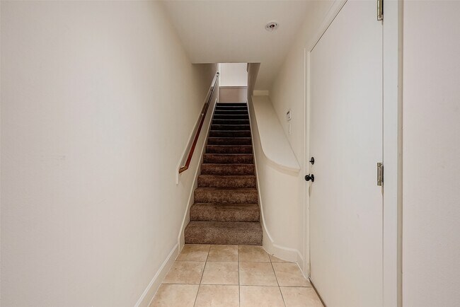 Building Photo - 2710 Hullsmith Dr