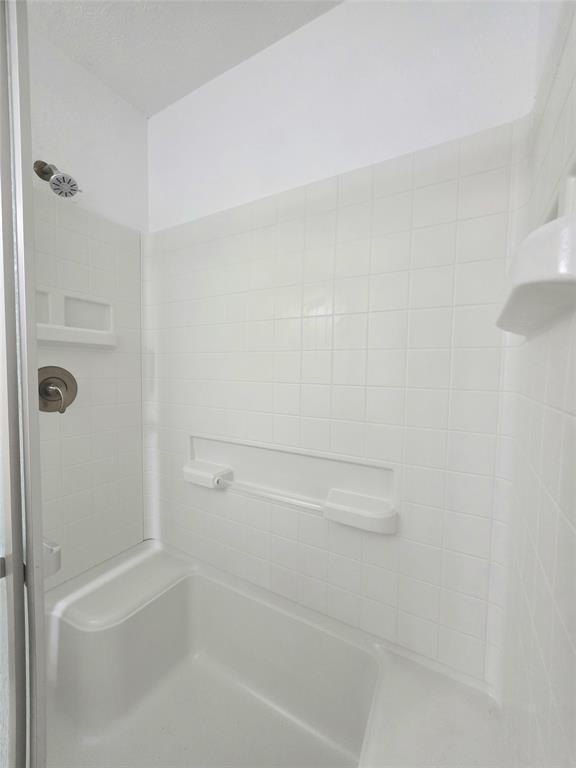 Building Photo - 15208 Spring Hill Ln