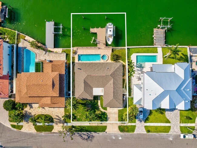 Building Photo - 441 Palm Island NE