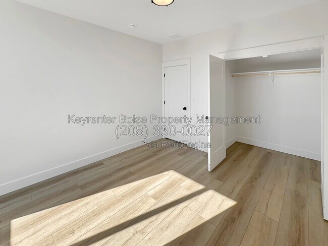 Building Photo - 281 S City Lgts Ln
