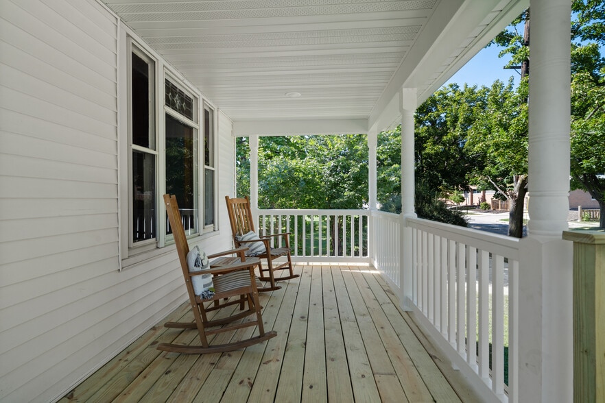 Building Photo - 1028 Porlier St