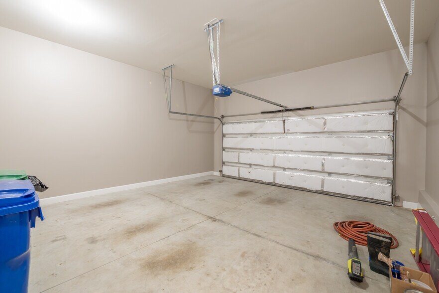 Two-car Garage - 3633 Ashcroft Bend