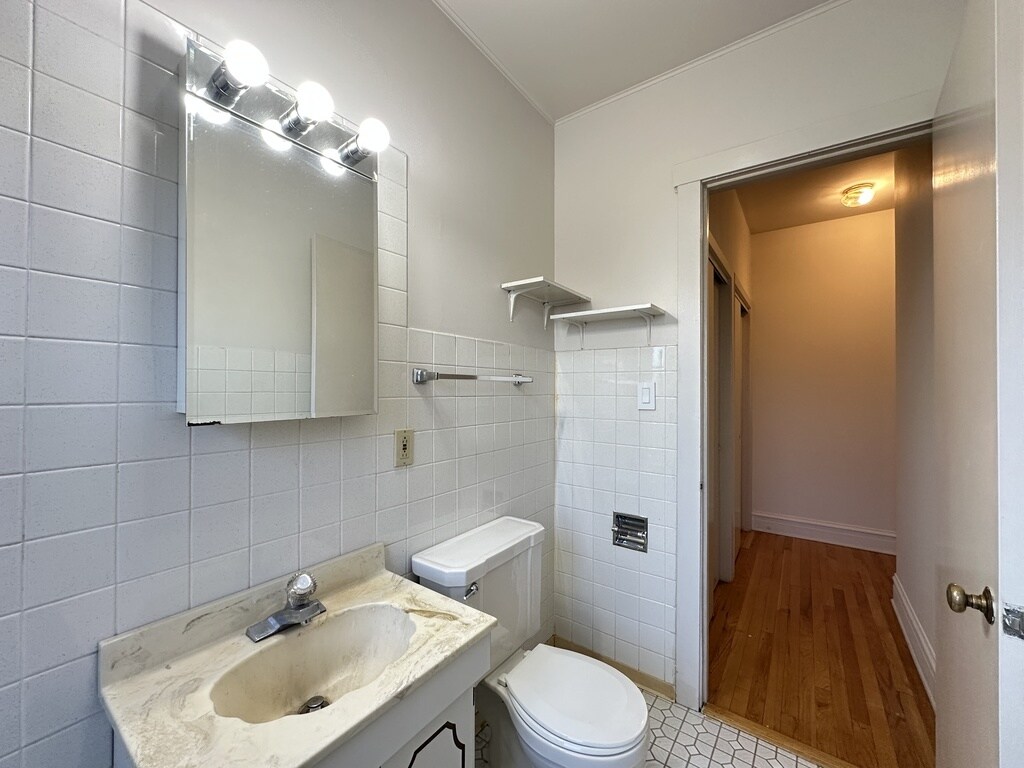 Building Photo - 1326 Oak Ave