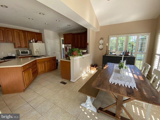 Building Photo - 6 Hollow Creek Cir