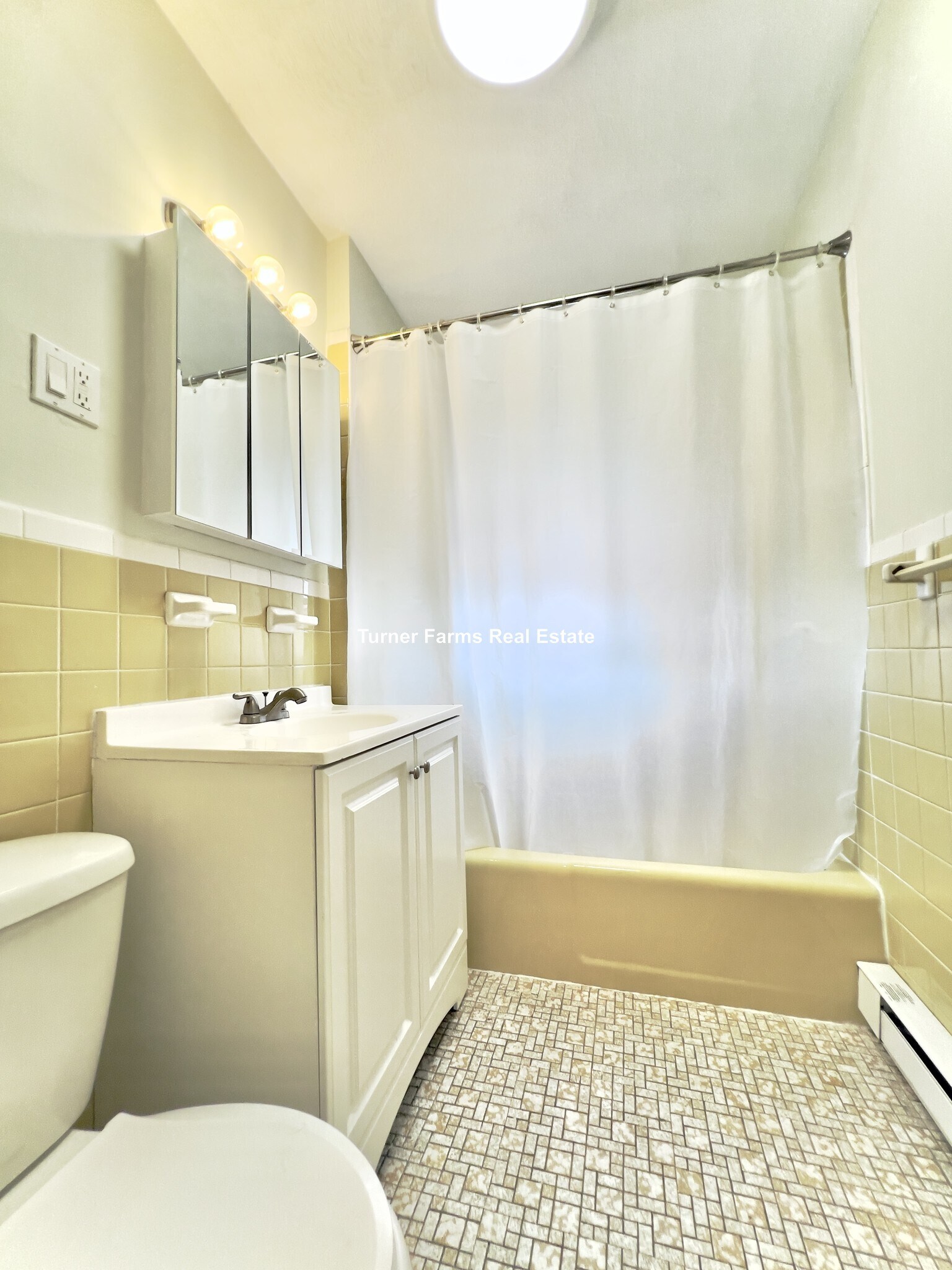 Building Photo - 402A Highland Ave