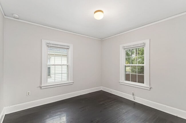 Building Photo - MADISONVILLE - Charming 3+ Bed Cape Cod