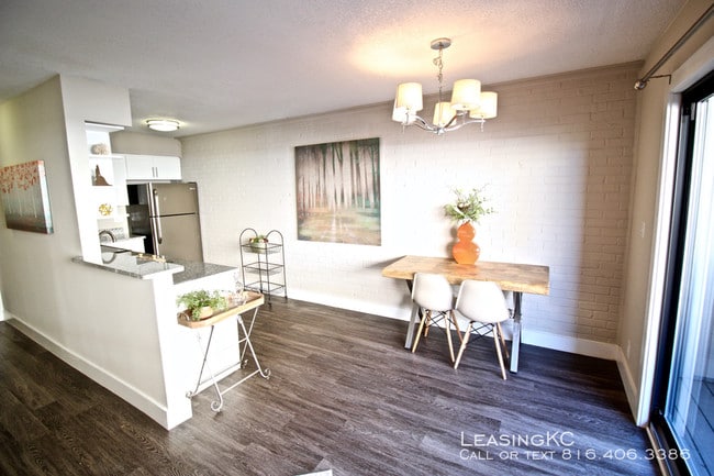 Building Photo - The Lakota on Grand