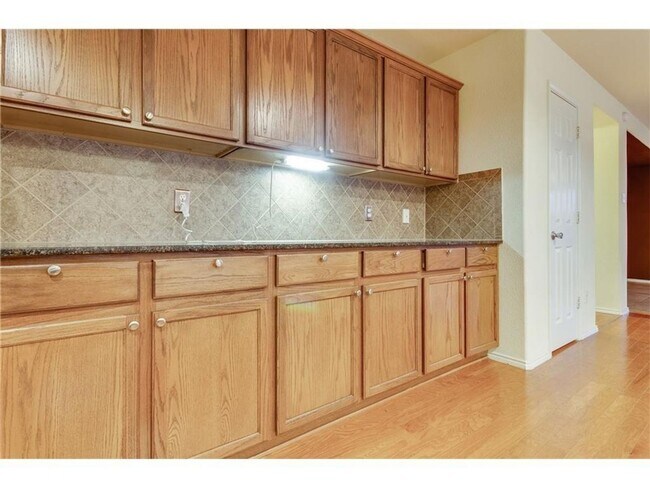 Building Photo - Beautiful single-story home with a front garage featuring a 3-bedroom, 2-bath split floor plan.