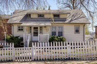 Building Photo - Charming 2 Bed Home | Hardwood Floors | Huge Basement