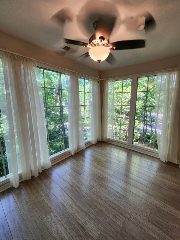 Building Photo - 807 Country Park Dr