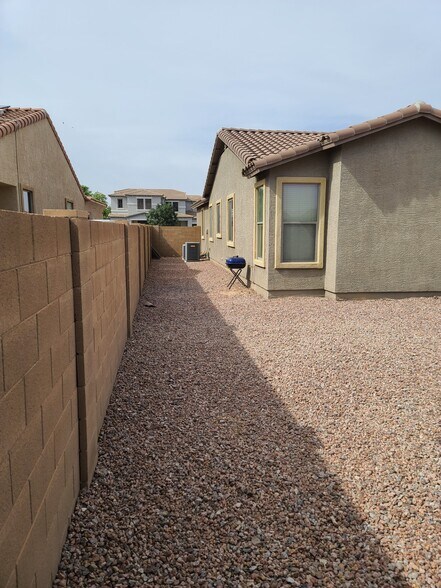 Building Photo - 3233 E Blue Ridge Way