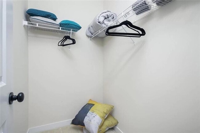 Building Photo - 2048 Holtz Ln