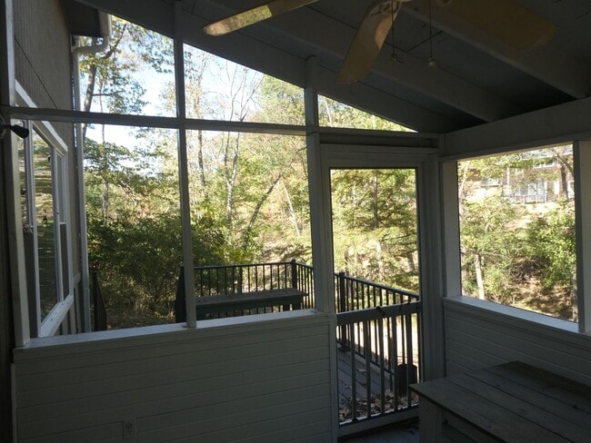 Building Photo - 3 Bedroom 2 Bath Home- Old South West