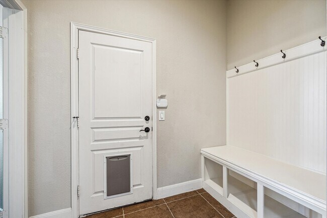 Building Photo - 5902 Chatham Cove