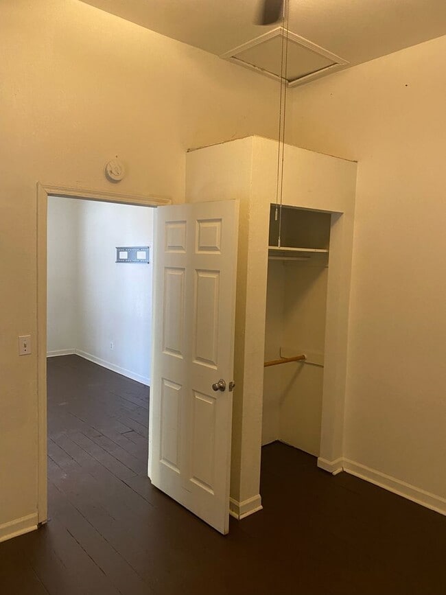 Building Photo - Newly remodeled