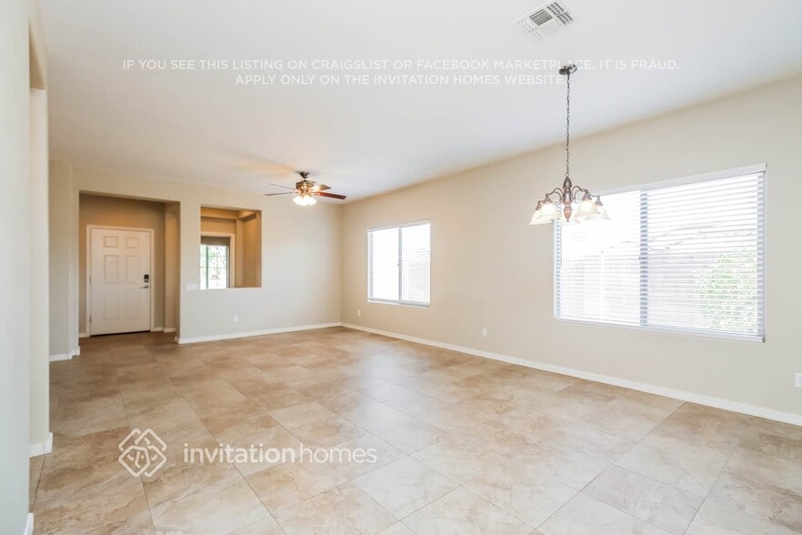 Building Photo - 4823 S Grenoble