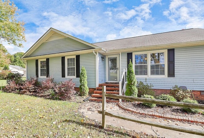 Building Photo - 4227 Deerfield Dr