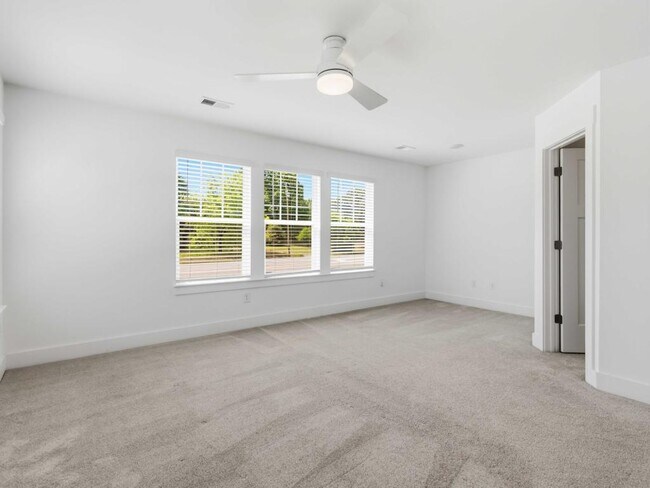 Building Photo - 105 Cobden Ct