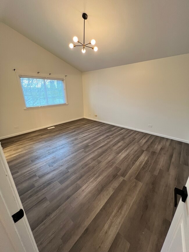 Building Photo - 666 Mariner Dr