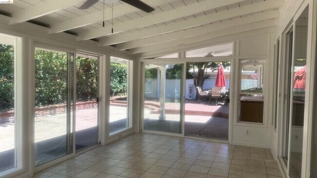 Building Photo - 101 Shady Ln