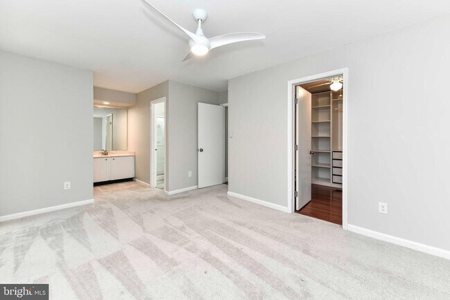 Building Photo - 12231 Westwood Hills Dr