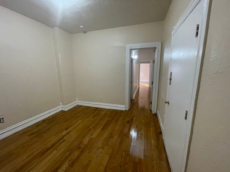 Building Photo - 706 N 6th St