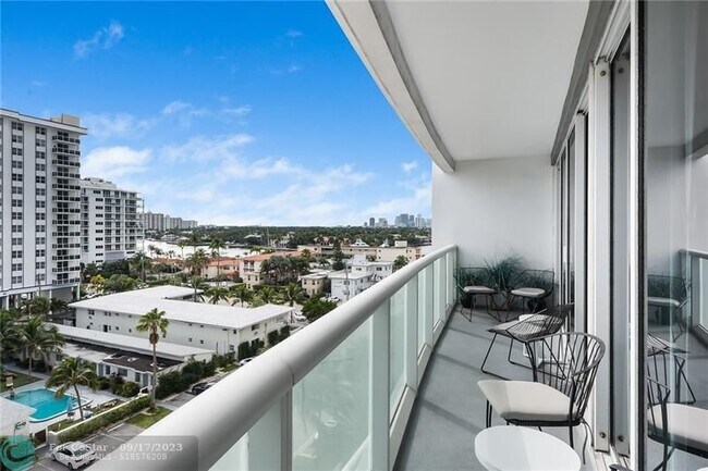 Building Photo - 3101 Bayshore Dr