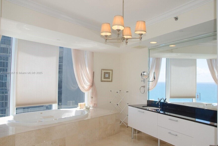 Building Photo - 17201 Collins Ave