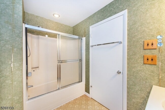 Building Photo - 21 E Shore Rd