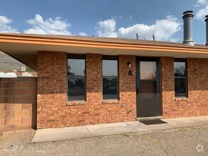 Building Photo - 2604 Miguel Pl