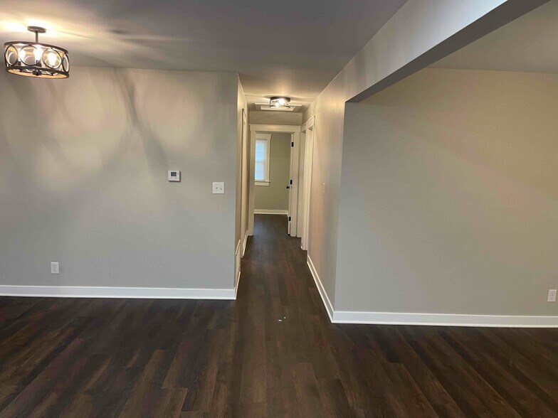 Building Photo - 506 Leander St