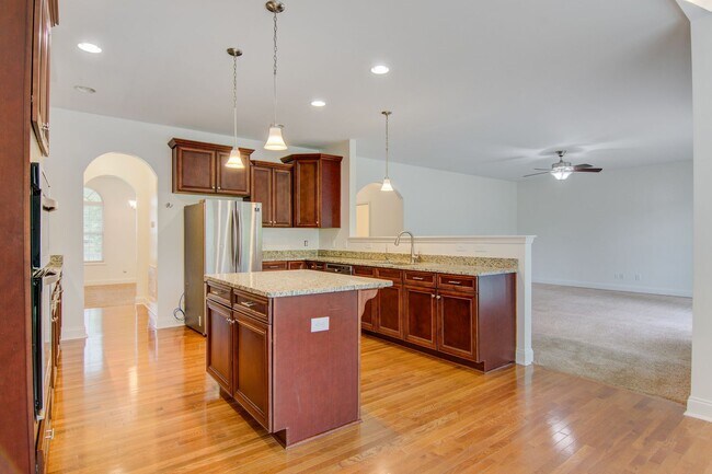 Building Photo - Charming 4 Bed, 3.5 Bath Modern Farmhouse on Expansive Land – Prime Location!