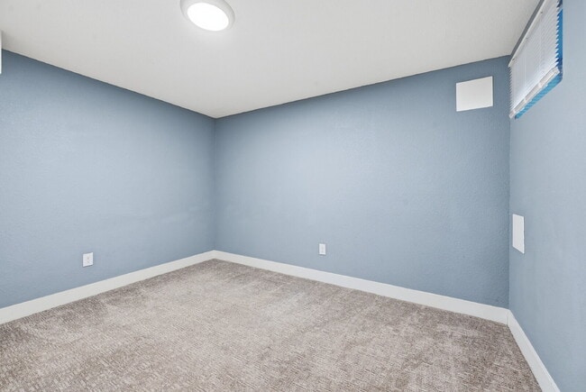 Building Photo - $2,820.95 with $300 off the first month's rent, 4 Beds - 2 Bath, Single Family Home in Denver wit...