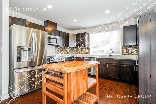 Building Photo - 32214 Sunny Ln