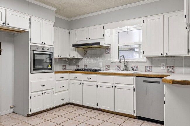 Building Photo - 8806 Fox Hollow Dr