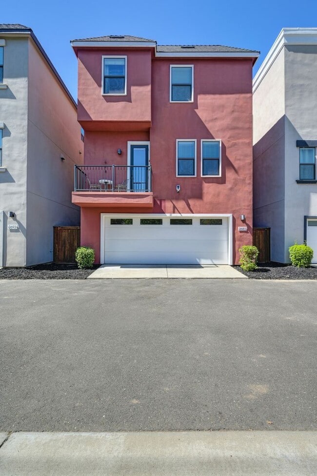 Building Photo - 3 bedroom | 2.5 bathroom | Crocker Village Brownstone