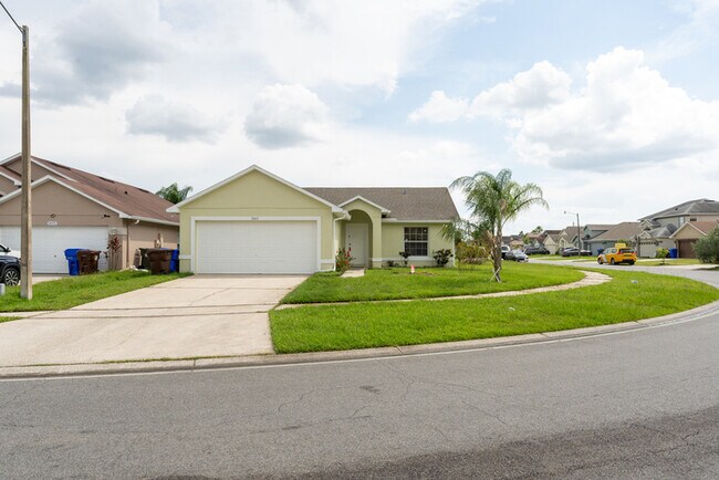 Building Photo - 3 bed with Solar heating Private Pool