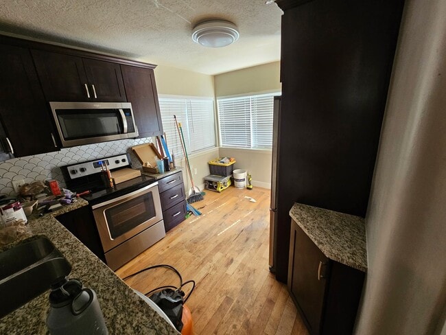 Building Photo - 4 Bedroom House in SLC for Rent!