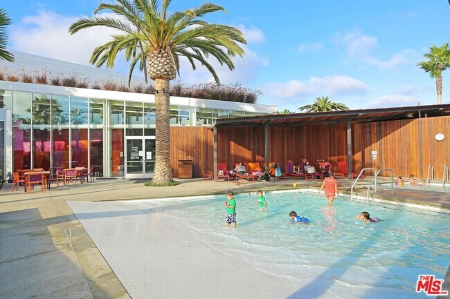 Building Photo - 6241 Crescent Park W