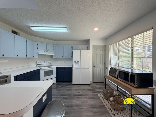 Building Photo - Charming 3 Bedroom Home in Shalimar near Eglin AFB & Hurlburt Field!