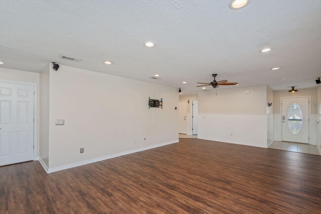 Building Photo - 7648 Chablis Cir