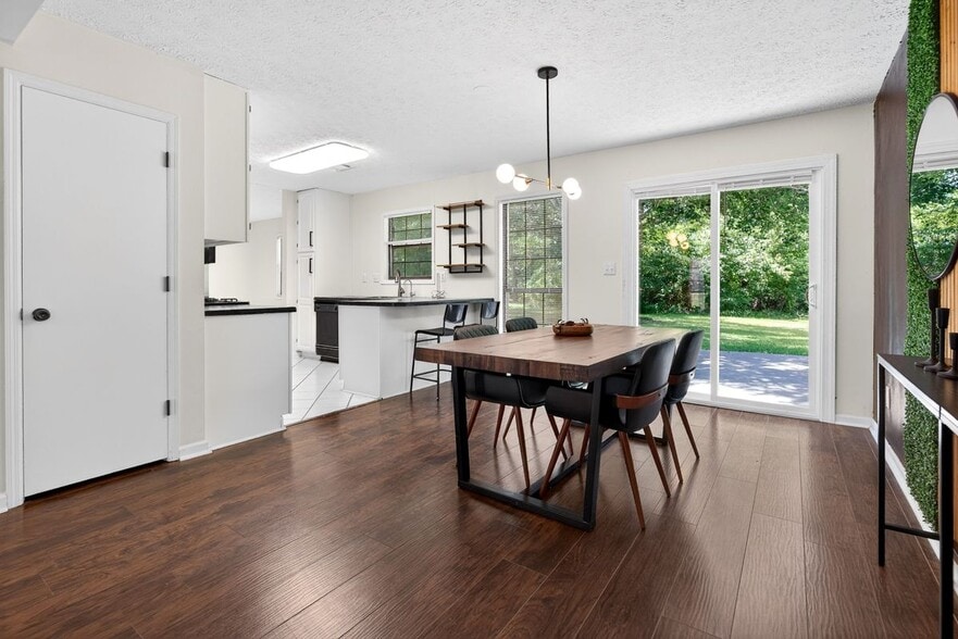 Building Photo - 11525 Matthews Trail