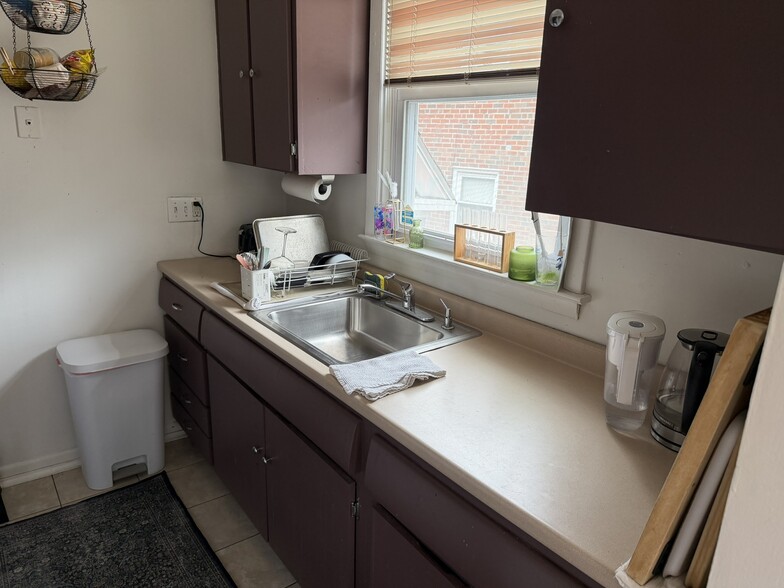 Building Photo - 620 Green Ln