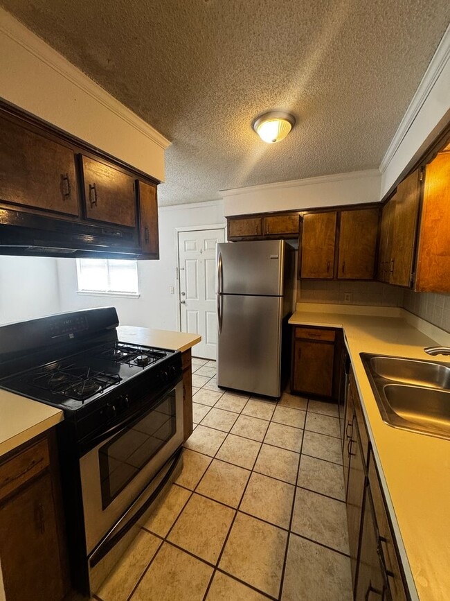 Building Photo - Adorable front  duplex 2bedroom 2bathroom CH/A