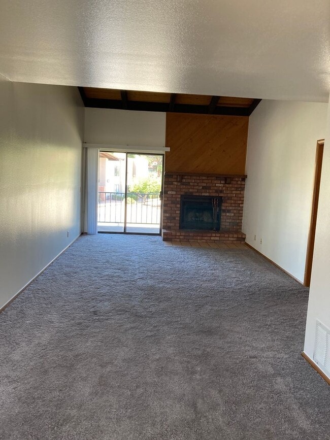Building Photo - Gorgeous 2B/2B condo with Red Rock views, ...