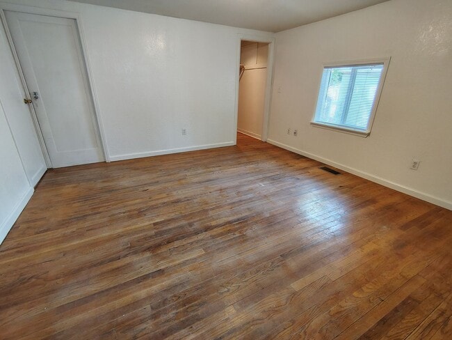 Building Photo - 1351 Leonard Ave